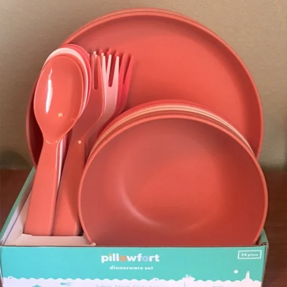 Pillowfort Dining Dinnerware Set For Kids Nwt Poshmark